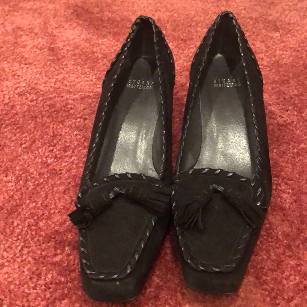 Ladies low heel suede shoes